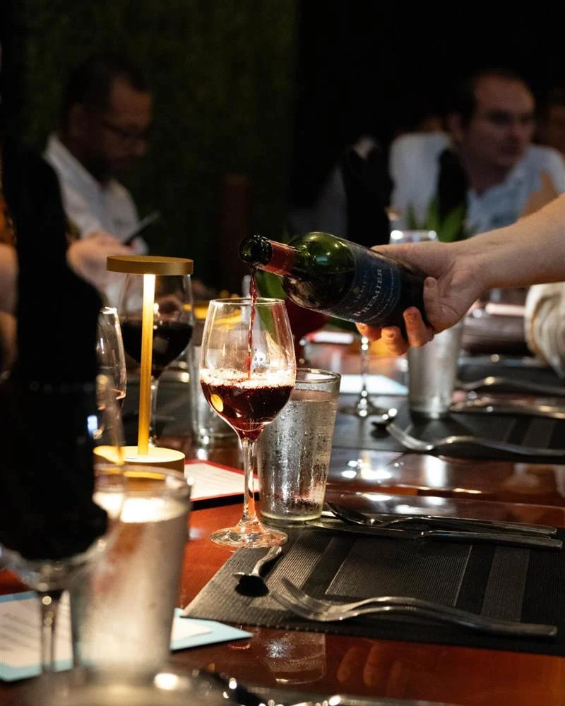 A festive evening with drinks and canapés